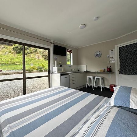 Kiwi Cabins Tapu Esterno foto
